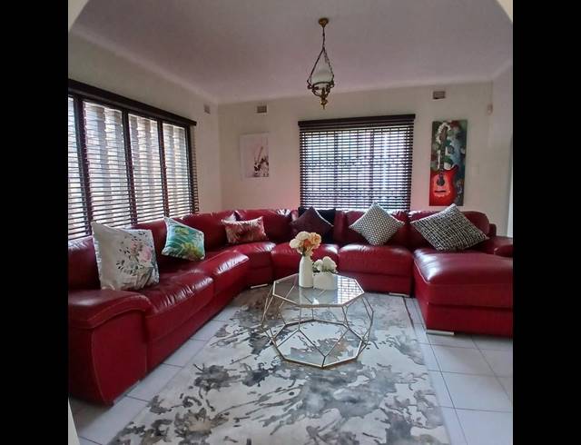 3 BEDROOM HOUSE FOR SALE IN YELLOWWOOD PARK